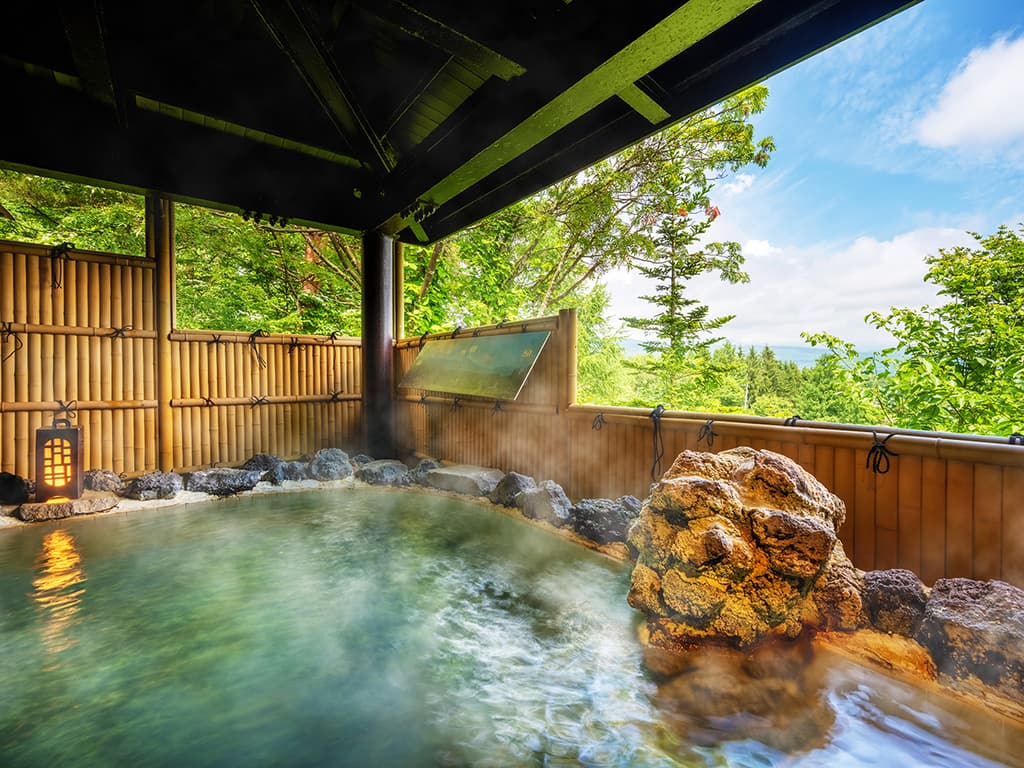 八幡平の大自然を見渡す『掛け流し』天然露天温泉でお肌スベスベ＆リフレッシュ【素泊まり】